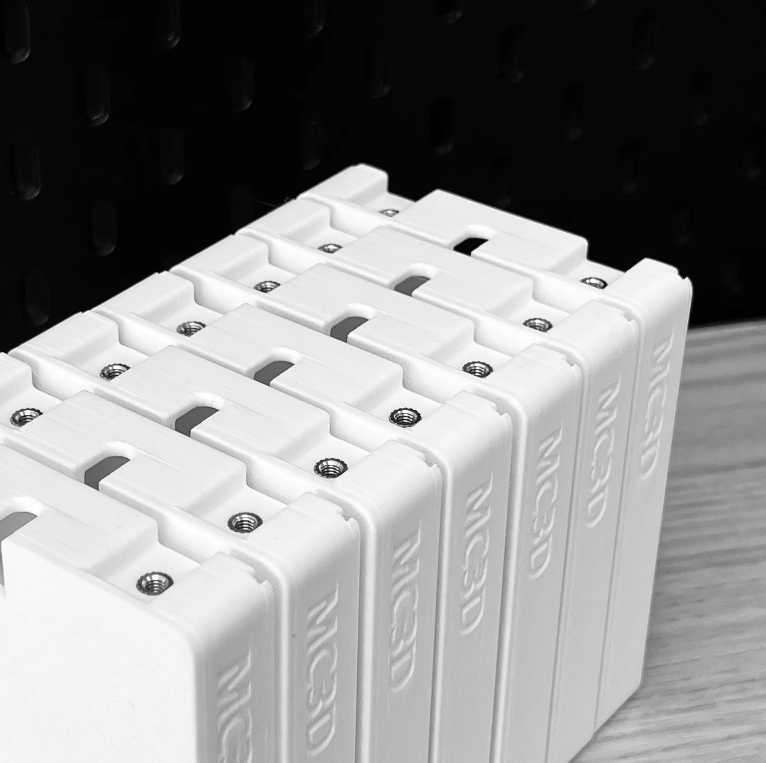 Petite série de pièces noires imprimées en 3D